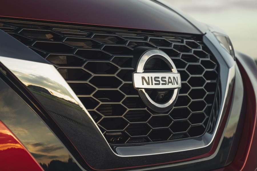 Логотип Nissan Juke 2019 года  (UK) (фото 38 из 40)